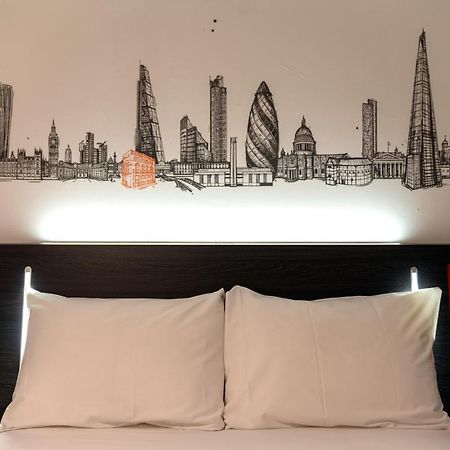Easyhotel London City Shoreditch Exterior photo