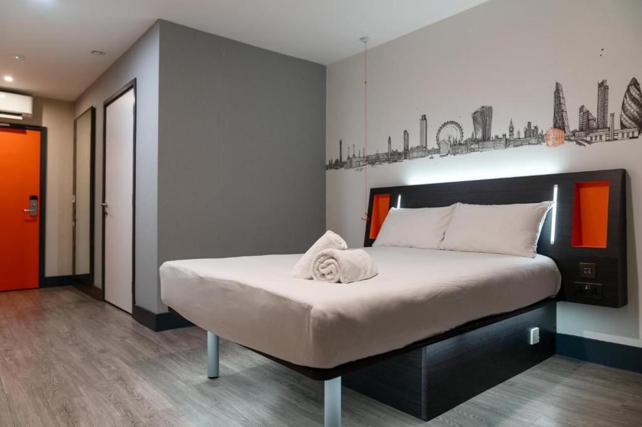 Easyhotel London City Shoreditch Exterior photo