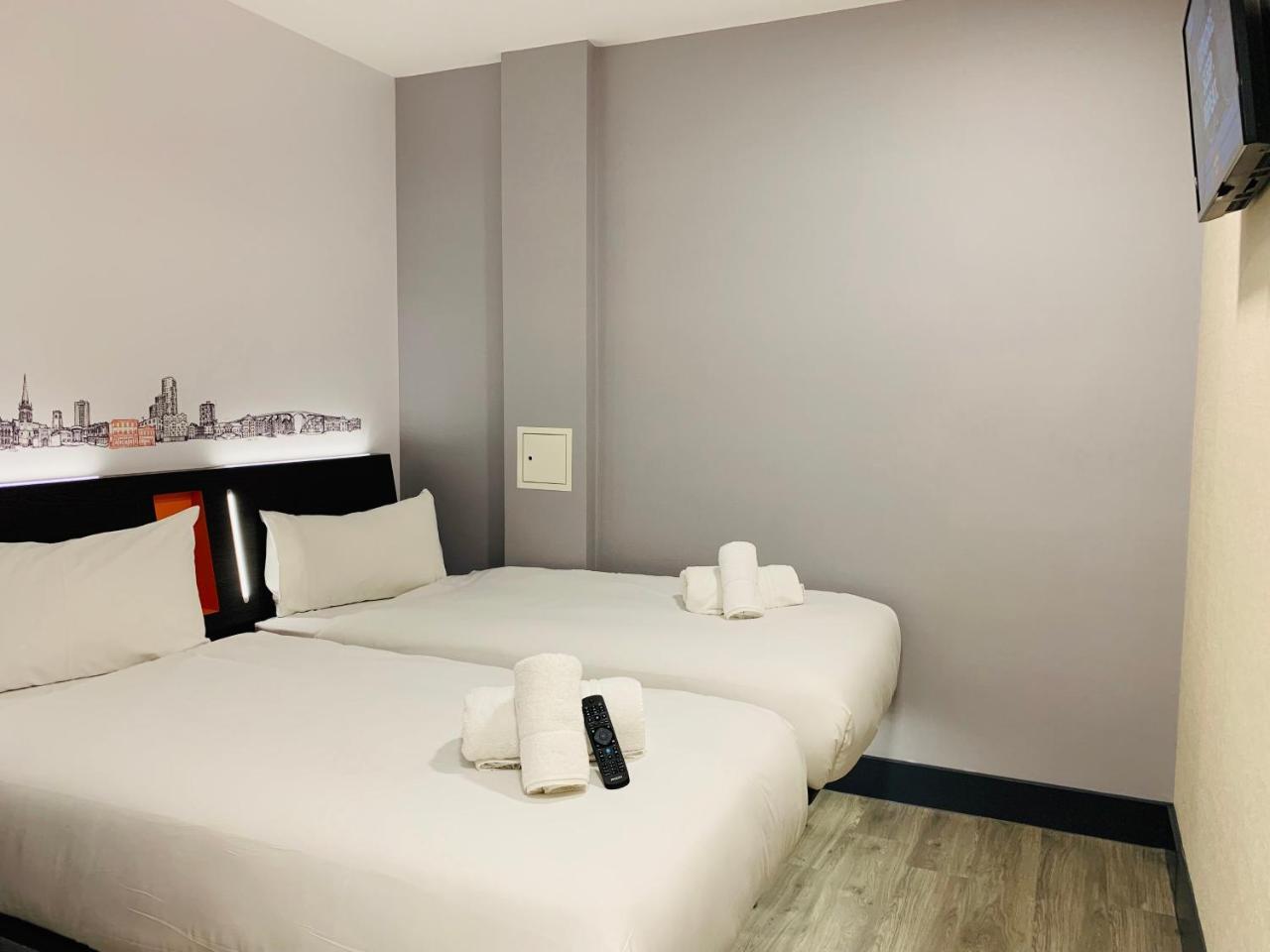 Easyhotel London City Shoreditch Exterior photo
