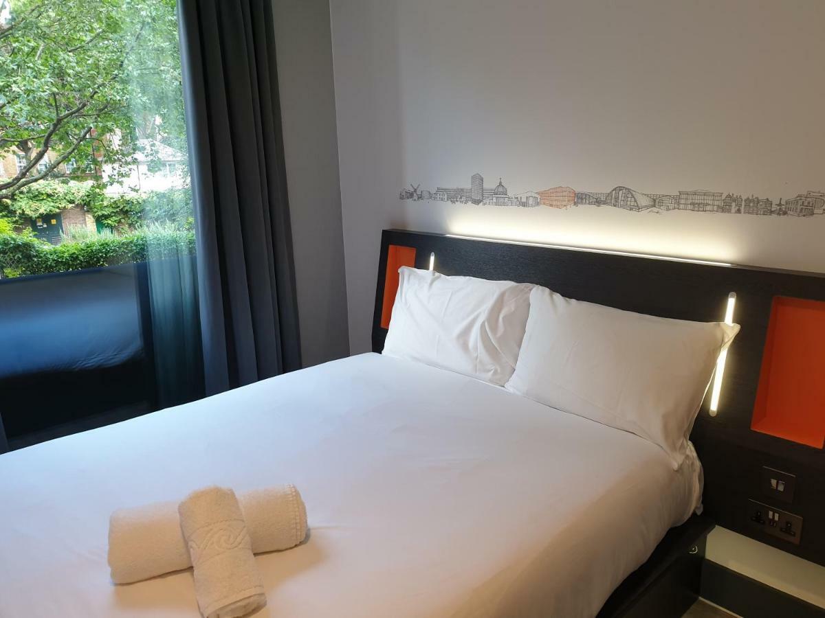 Easyhotel London City Shoreditch Exterior photo