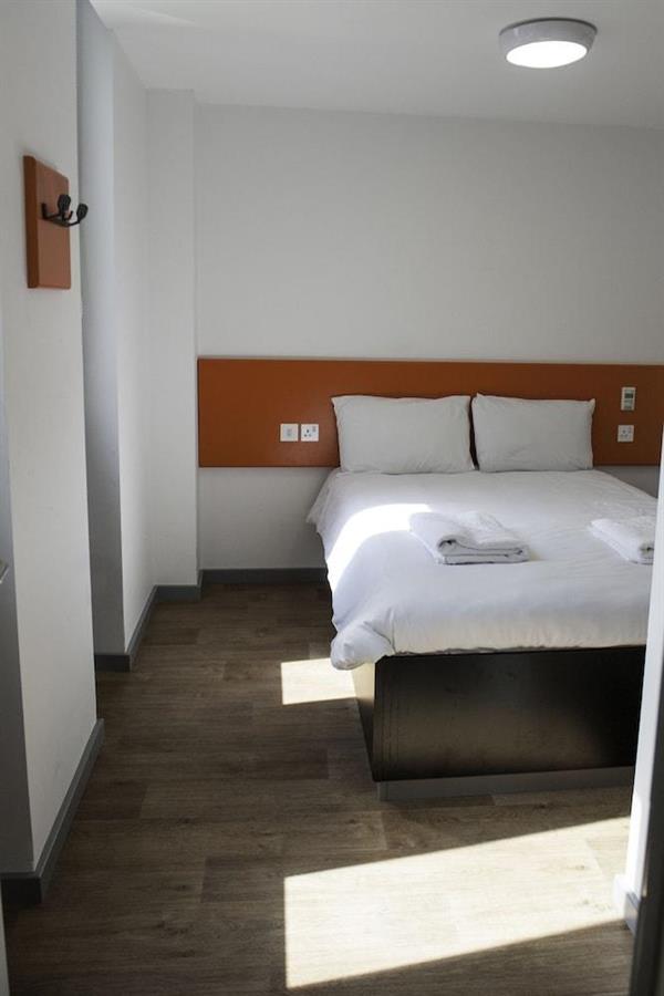 Easyhotel London City Shoreditch Exterior photo